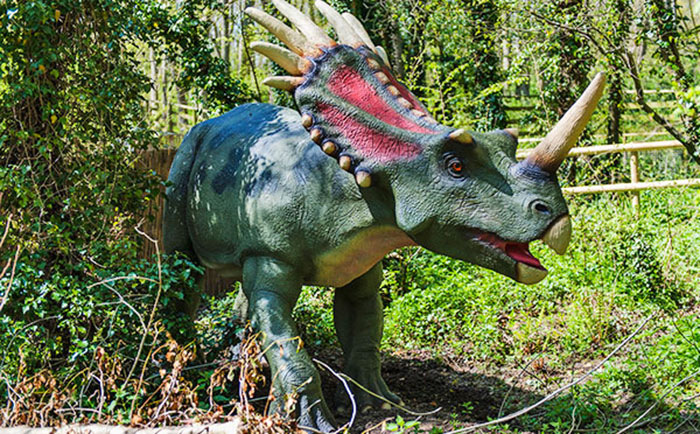 仿真恐龙打造特色恐龙谷乐园